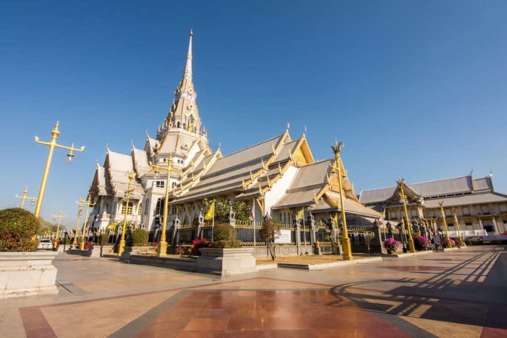 สักการะหลวงพ่อโสธร วัดโสธรวรารามวรวิหาร