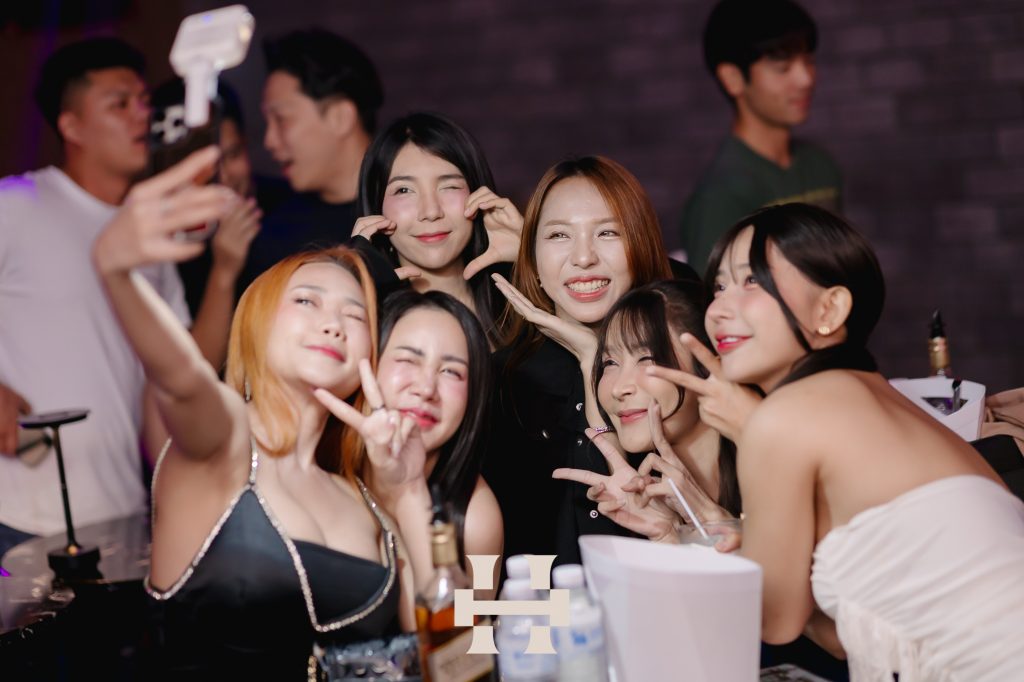 ร้านเหล้าสุดฮิตใจกลางทองหล่อ
